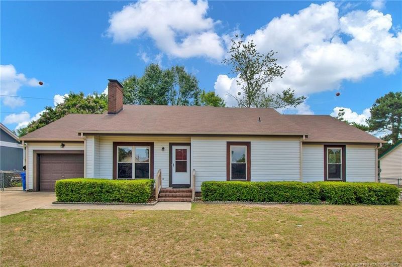 5213 Flat Rock Dr, Fayetteville, NC 28311