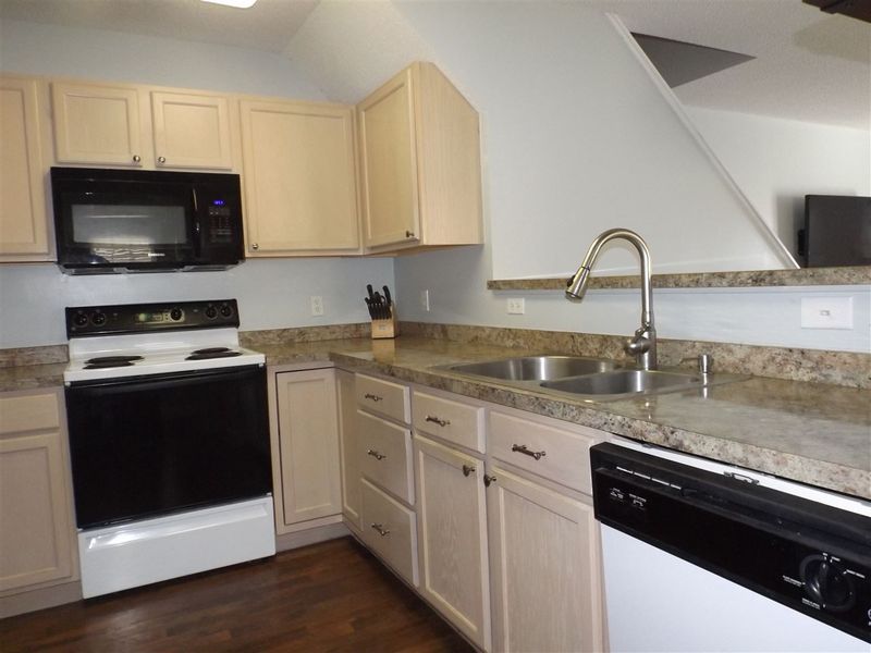 5218 Eagle Trace Dr, Raleigh, NC 27604
