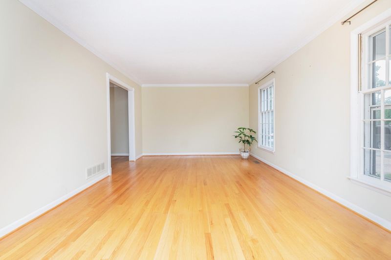 522 SE Maynard Rd, Cary, NC 27511