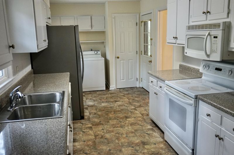 5221 Quail Meadows Dr, Raleigh, NC 27609