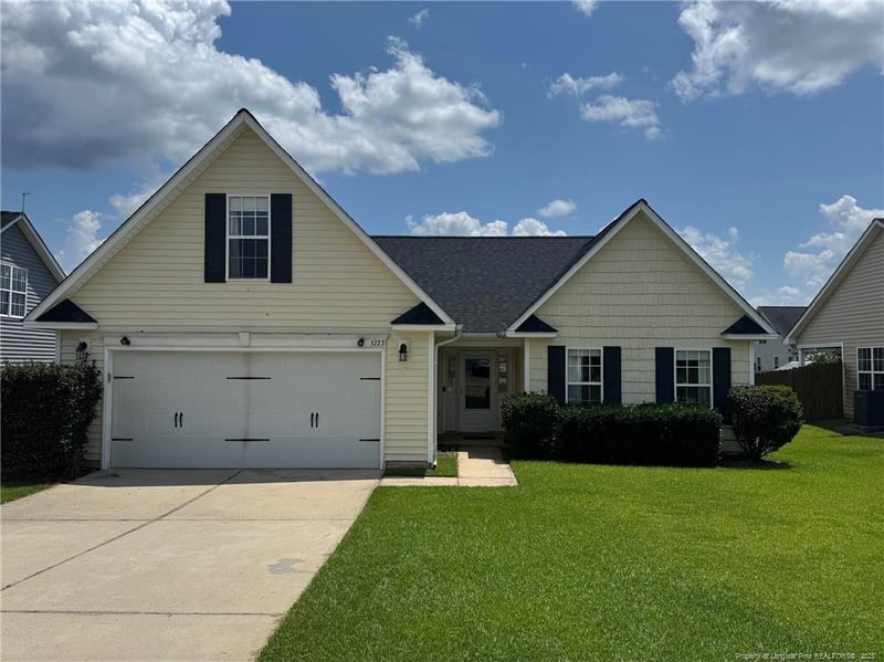 5223 Woodpecker Dr, Hope Mills, NC 28348