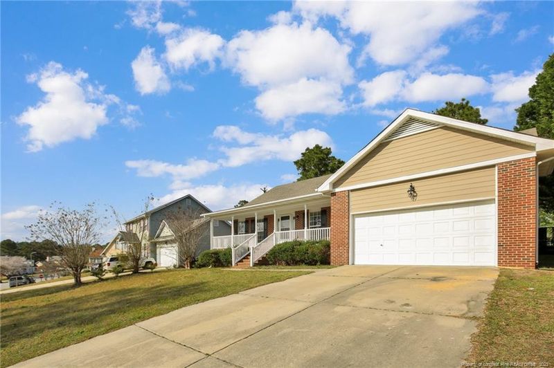 5224 Miranda Dr, Hope Mills, NC 28348