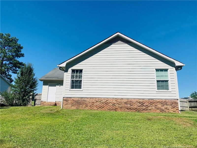 5228 Blanchette St, Hope Mills, NC 28348