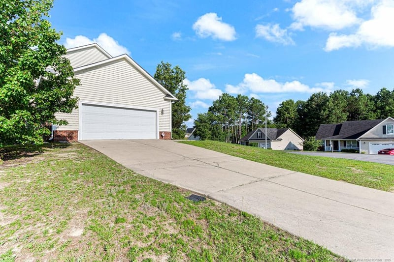 5228 Wallbrook Dr, Fayetteville, NC 28306