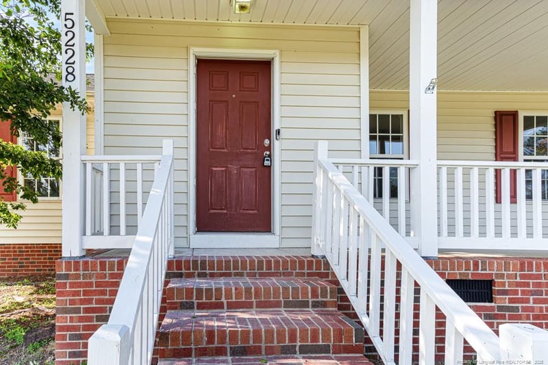 5228 Wallbrook Dr, Fayetteville, NC 28306