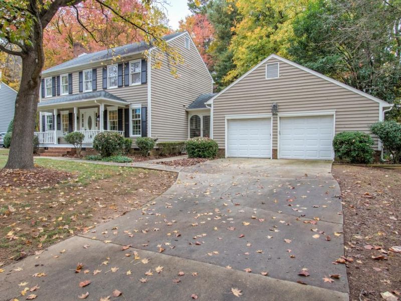523 Edinburgh Dr, Burlington, NC 27215