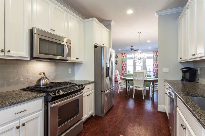 523 Ledbetter Ct, Raleigh, NC 27608