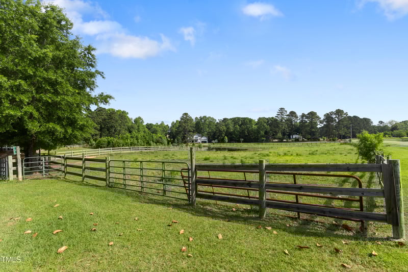 5237 Christian Light Rd, Fuquay Varina, NC 27526