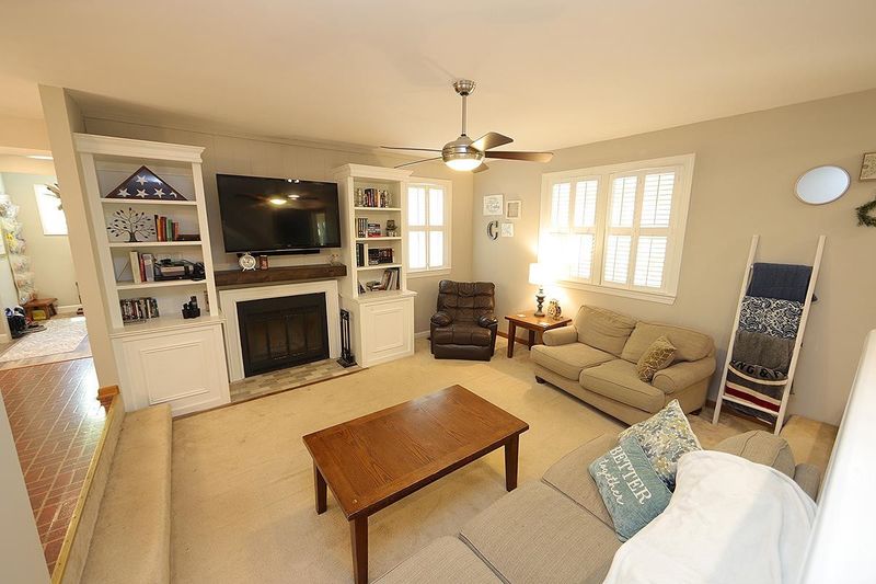 524 Carl Dr, Chapel Hill, NC 27516