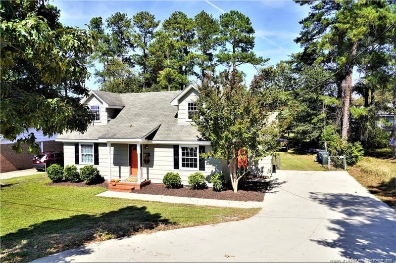 524 Country Club Dr, Fayetteville, NC 28301