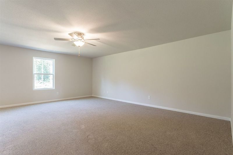 524 Crackling Ct, Zebulon, NC 27597
