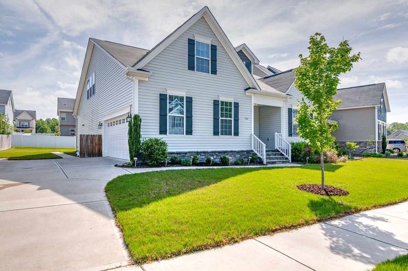 524 Crimson Oak Ln, Fuquay Varina, NC 27526