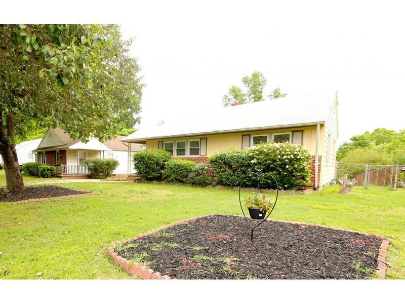 524 Delaware Ave, Burlington, NC 27217