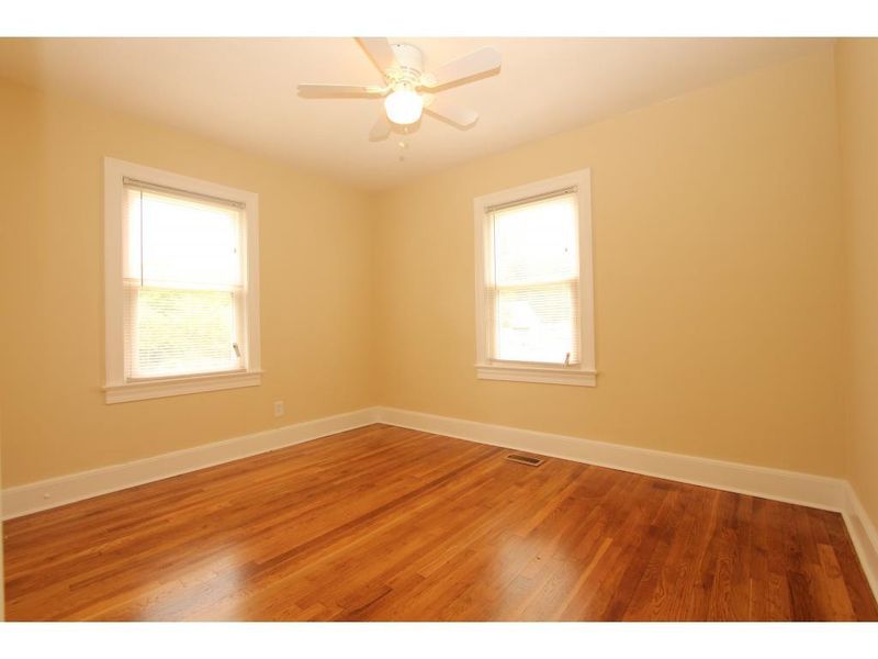 524 Delaware Ave, Burlington, NC 27217