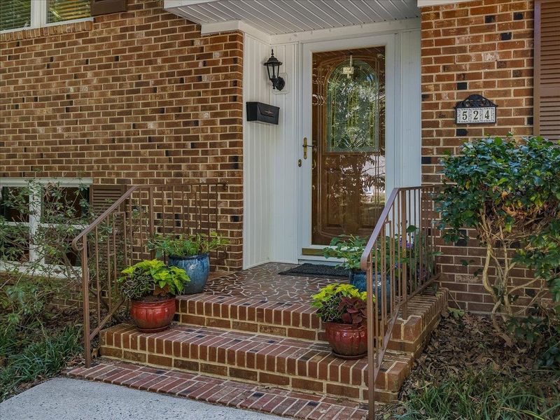 524 Ellynn Dr, Cary, NC 27511