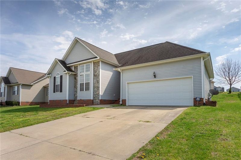 524 Fernway Dr, Burlington, NC 27217