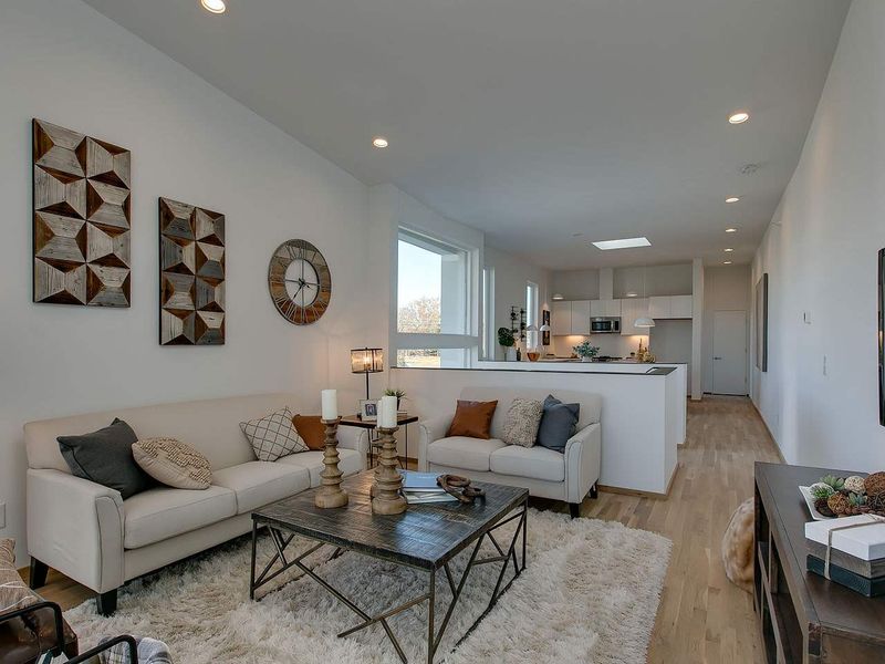 524 N Mangum St #1, Durham, NC 27701