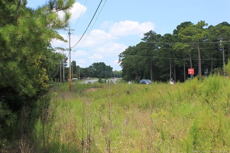 5242 Fisher Rd, Fayetteville, NC 28304