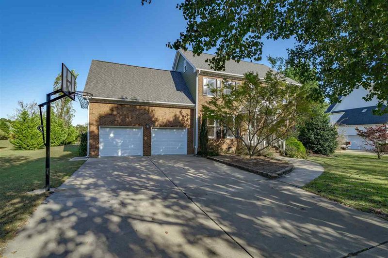 5249 Linwick Dr, Fuquay Varina, NC 27526