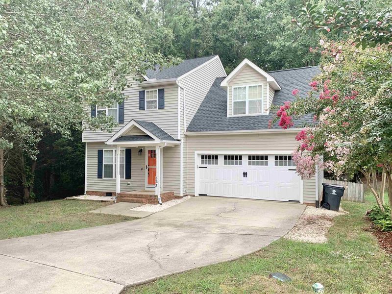 525 Arbor Creek Dr, Holly Springs, NC 27540