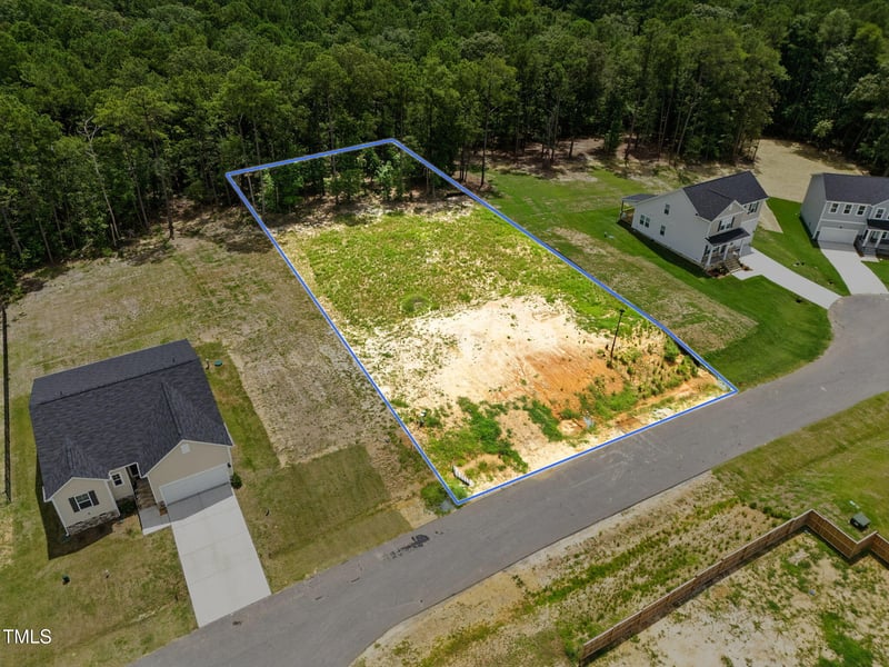 525 Barnes Landing Dr, Four Oaks, NC 27524