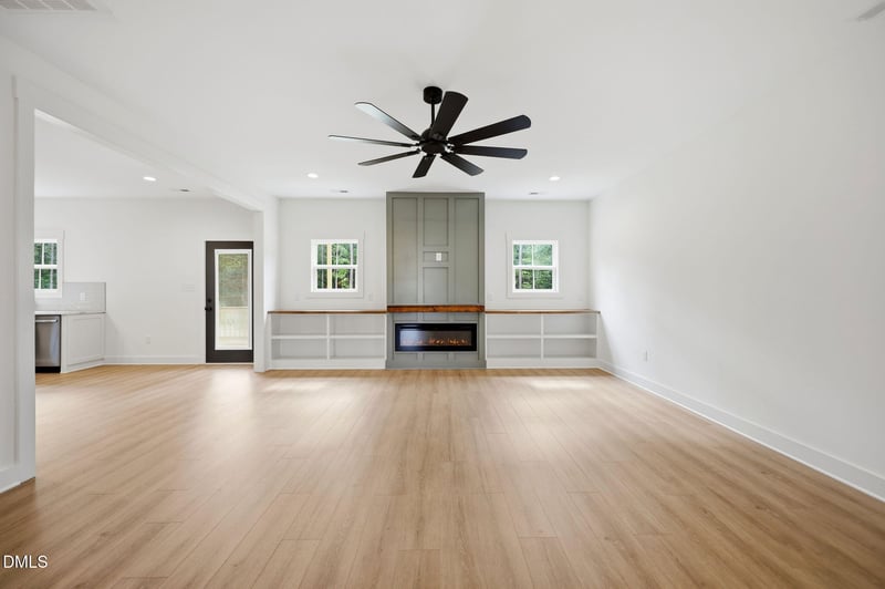 525 Barnes Landing Dr, Four Oaks, NC 27524