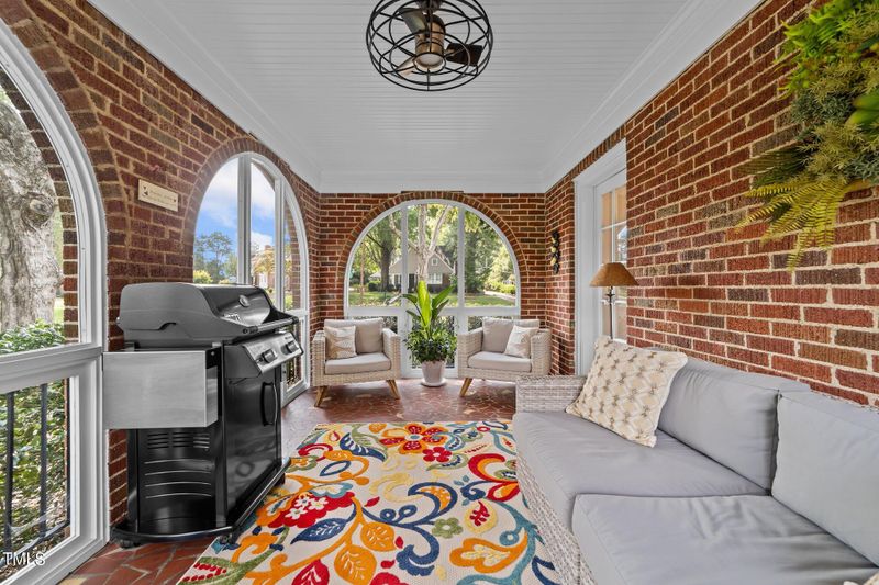 525 Circle Dr, Burlington, NC 27215