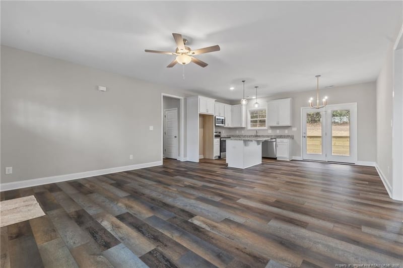 525 Deerpath Dr, Fayetteville, NC 28311