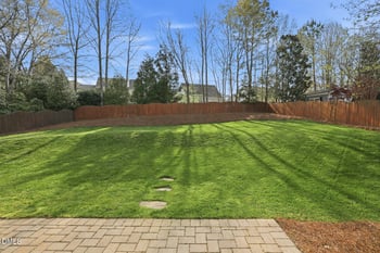 525 Wanderview Ln, Holly Springs, NC 27540