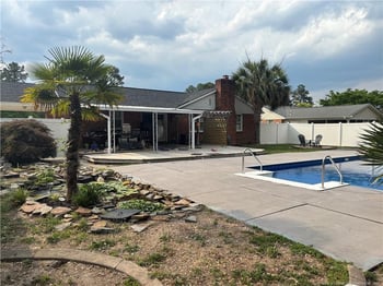 525 Waterbury Dr, Fayetteville, NC 28311