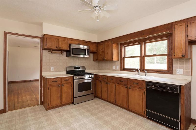 526 Carlyle Rd, Zebulon, NC 27597