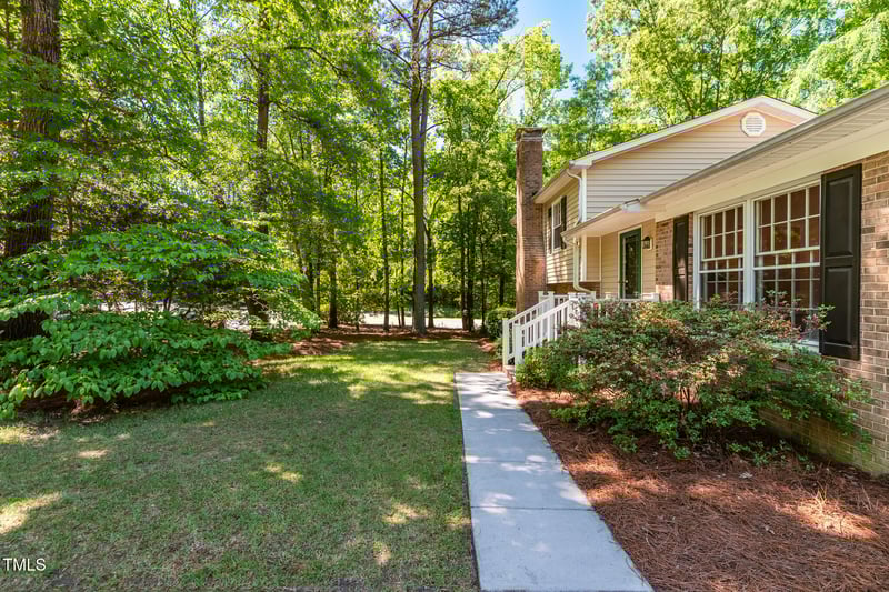 526 Colony Woods Dr, Chapel Hill, NC 27517
