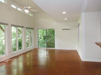 526 Dogwood Dr, Chapel Hill, NC 27516