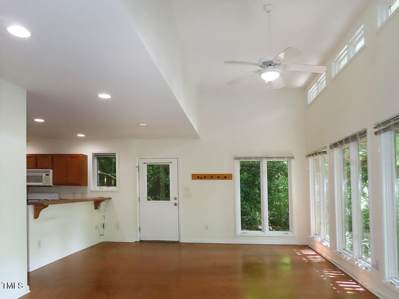 526 Dogwood Dr, Chapel Hill, NC 27516