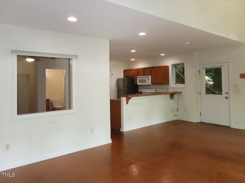 526 Dogwood Dr, Chapel Hill, NC 27516