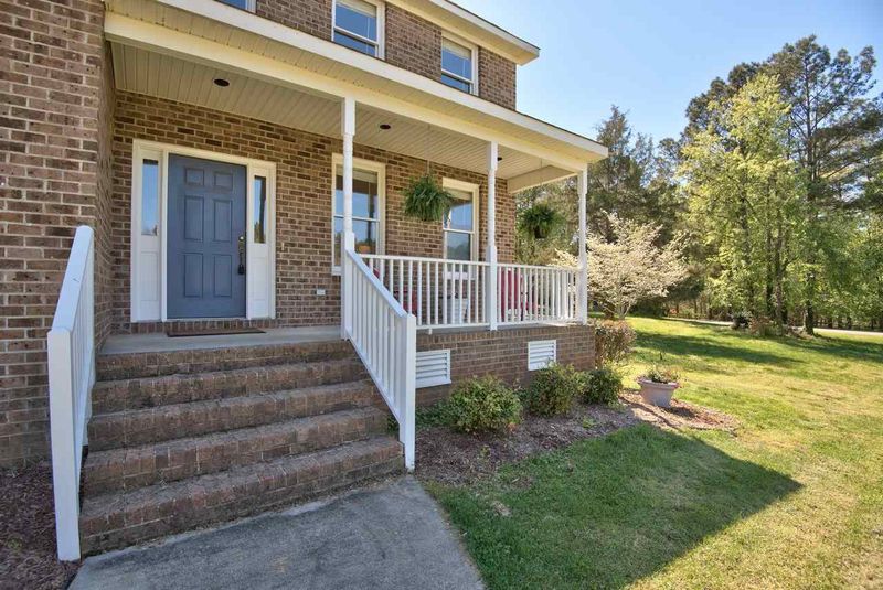 526 Gibbon Dr, Chapel Hill, NC 27516