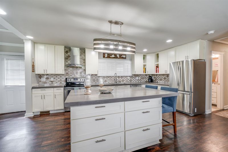 526 Hilltop Dr, Raleigh, NC 27610
