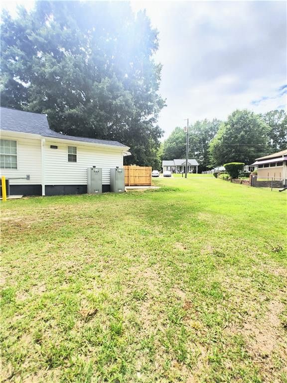 526 N Fisher St, Burlington, NC 27217