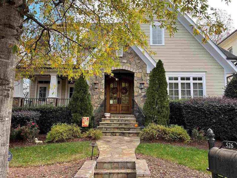 526 Wayne Dr, Raleigh, NC 27608