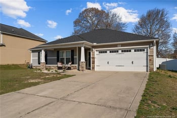 5264 Goshawk Dr, Hope Mills, NC 28348