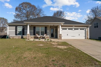 5264 Goshawk Dr, Hope Mills, NC 28348