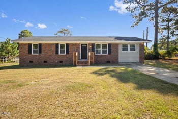 5269 Parkton Rd, Hope Mills, NC 28348