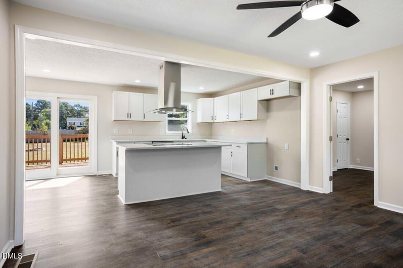 5269 Parkton Rd, Hope Mills, NC 28348