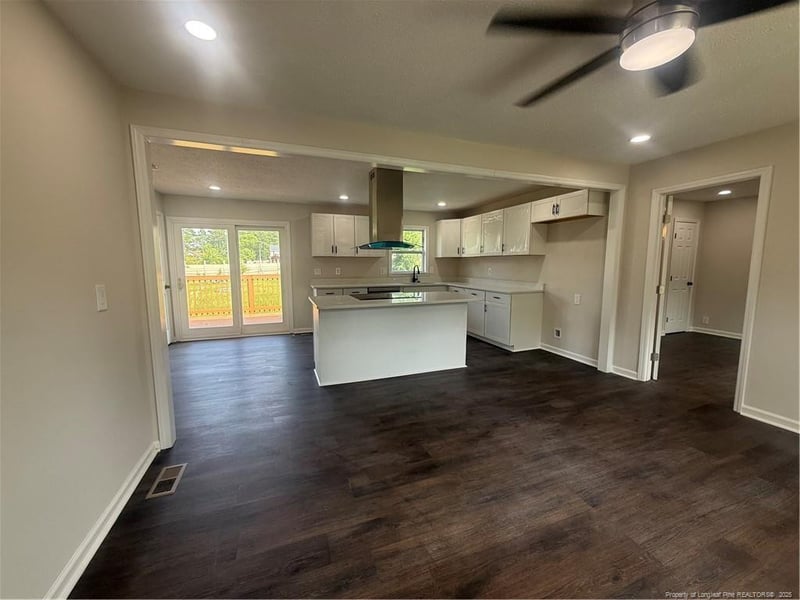5269 Parkton Rd, Hope Mills, NC 28348