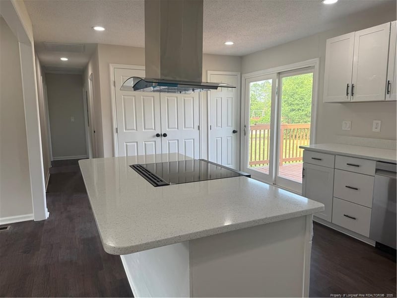 5269 Parkton Rd, Hope Mills, NC 28348