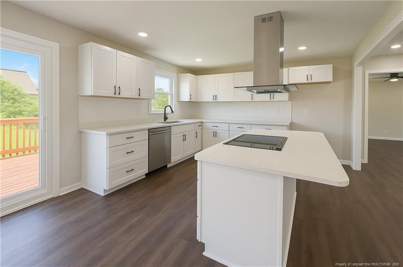 5269 Parkton Rd, Hope Mills, NC 28348