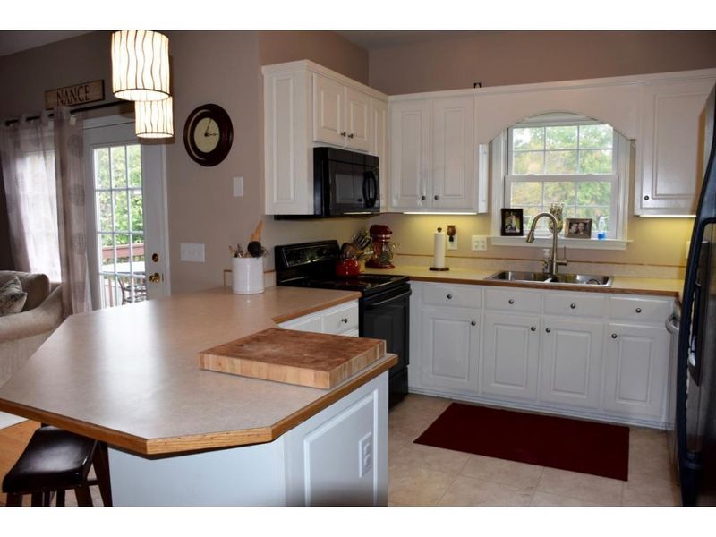 527 Fernway Dr, Burlington, NC 27217