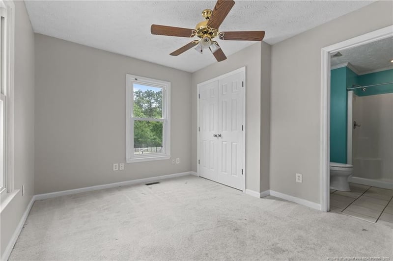 527 Foxlair Dr, Fayetteville, NC 28311