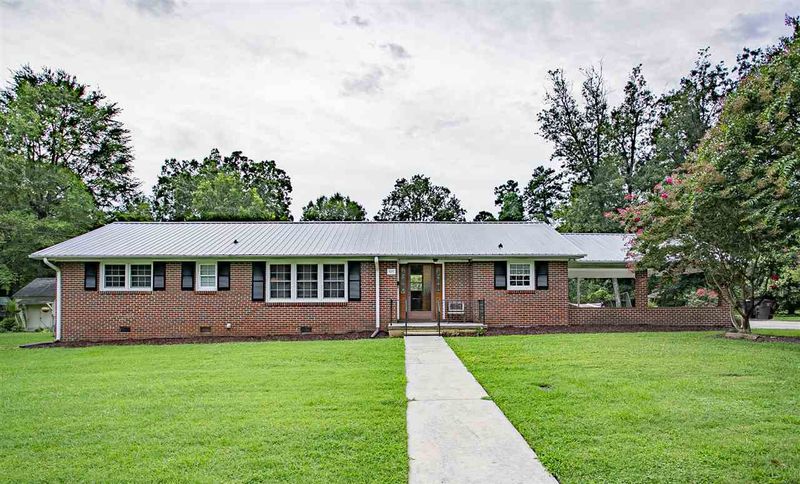 527 Oakwood Ln, Graham, NC 27253
