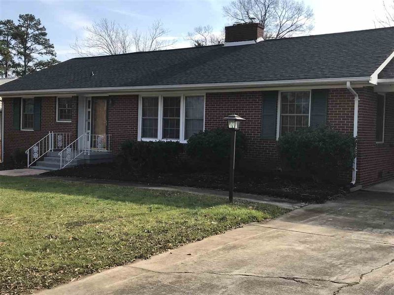 527 E Pine St, Graham, NC 27253